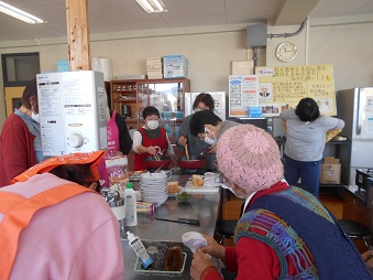 みんなで調理！