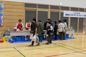 商品販売コーナーではあっという間に残りわずかに♬