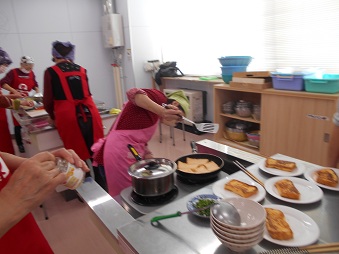 みんなで調理開始！