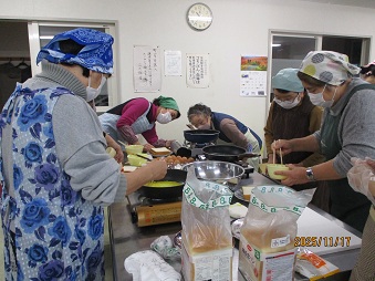 みんなで卵を焼きました！