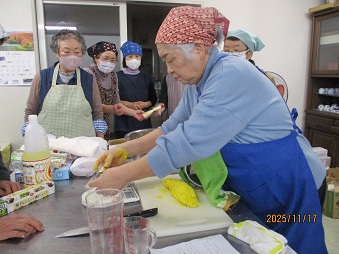かぼちゃ餅の作り方をレクチャー♪