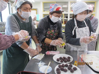 かぼちゃ餅に「あんこ」詰めます！