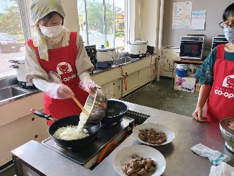 さがりを調理している様子