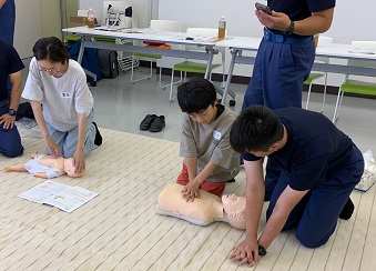 人形を使って心配蘇生を教えてもらいました。
