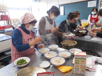 試食品盛り付け！
