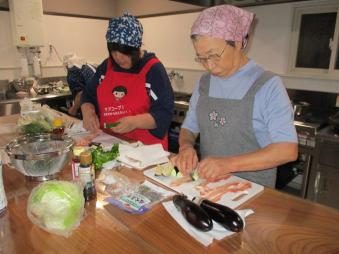なすに大葉を巻いて地養豚でくるくる巻き