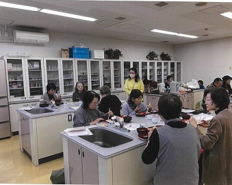 お弁当の試食をしました。