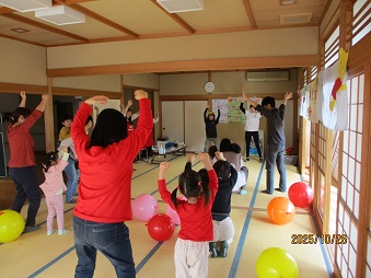 スタート！「なまけものたいそう」早くも体に悲鳴が・・・