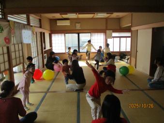 片足立ち！子どもたち「おっとっと！」