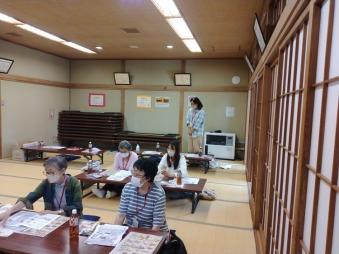 鮫こ～ぷ委員会の紹介をしています