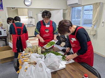 三角理事、加藤さんで下ごしらえ！