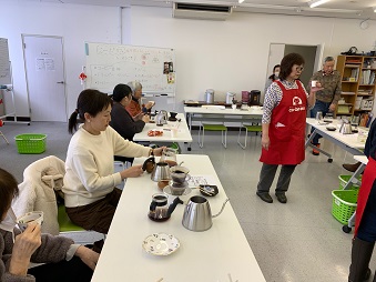 自分が淹れたコーヒーの味を楽しみました。