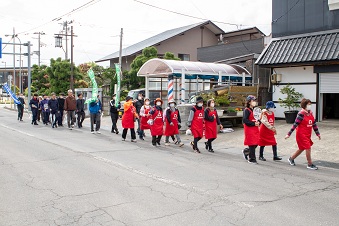 浪岡地域行進の様子！宅配事業部も参加しました。
