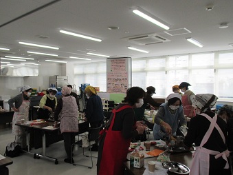 みんなで調理開始！