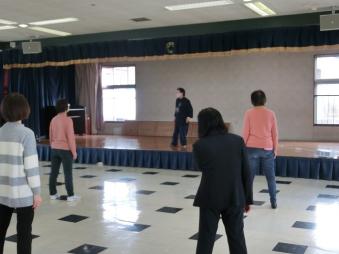 先生の動きに合わせます