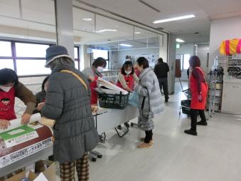 募金をしている様子