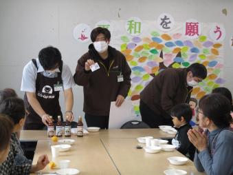 るいけ店の商品説明と試食