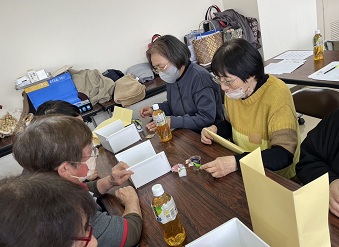 「脳トレ」手元にあるものをうまく相手に伝えられるかな？