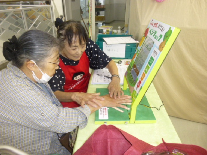 ベジチェックで自分の野菜摂取量の測定