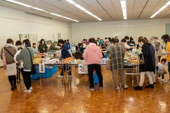 商品販売コーナーはいつでも大賑わい！！