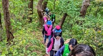 険しい山道を登り大島の裏側へ！みんながんばれ！！