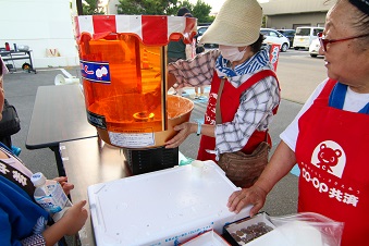 綿あめ職人！長い行列ができました！