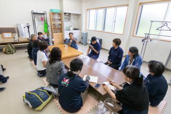 山田さん（生産者）との交流会の様子。たくさんお話が聞けました。