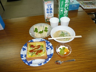 試食品！牛乳の飲み比べもしました！